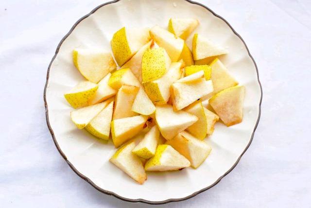 银耳和罗汉果红枣梨能一起煮吗，季节交替多喝罗汉果雪梨汤