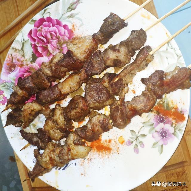 驴肉和鹿肉相比什么比较好吃，驴肉最忌讳的三种调料（宅家烹饪之烤箱版烤驴肉串和烤鹿肉串）
