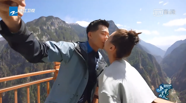 窦骁何超莲分手原因，何超莲窦骁分手是真的吗（其实人家的恩爱都藏在细节里）