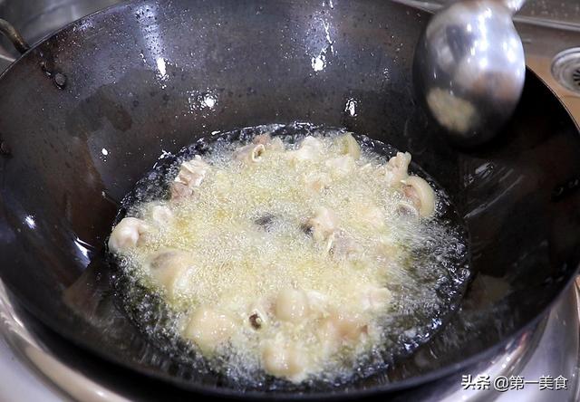 怎样炖猪蹄，怎样炖猪蹄汤好喝又营养（这才是砂锅炖猪蹄最好吃的家常做法）