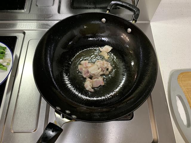 鲈鱼红烧好吃吗，红烧鲈鱼正宗的做法（鲈鱼不用清蒸了）