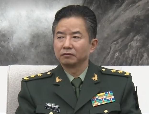 云南省军区副司令员图片