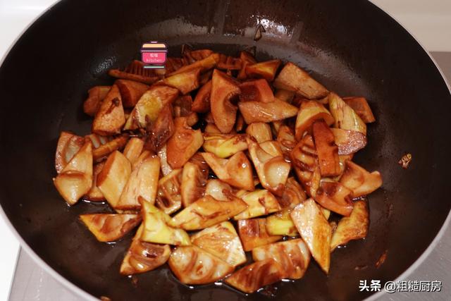 油焖春笋做法视频，油焖春笋做法大全（第一次吃不敢用力嚼）