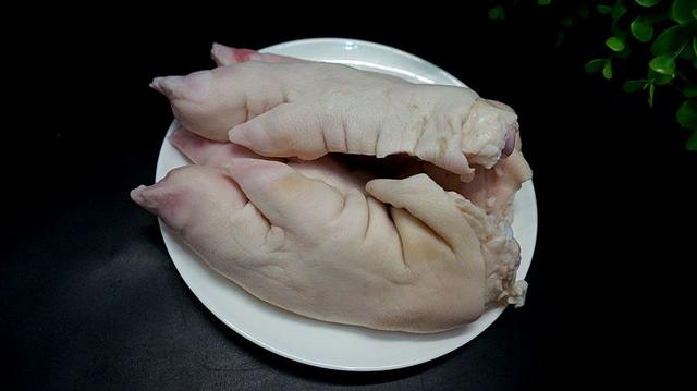 猪蹄冻的家常做法，猪蹄肉冻的家常做法（美味食谱-猪蹄冻的做法）