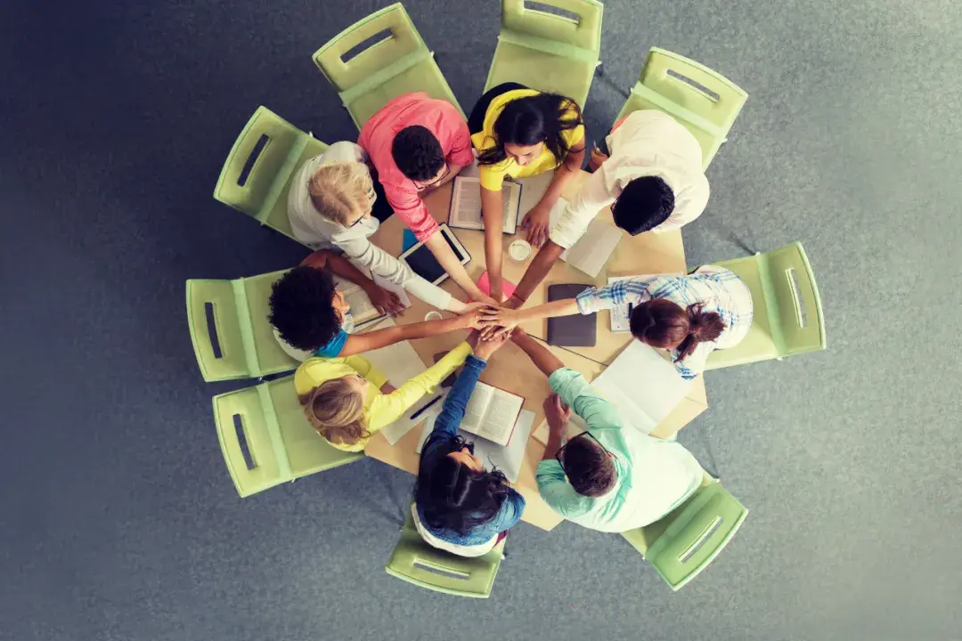 国际学校的英文（国际学校与公立学校有什么区别）