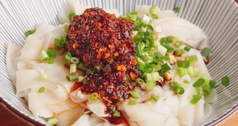 圖片[5]-【餃子皮油潑面】做法步驟圖 我家隔天吃一次 特別的解饞-起舞食譜網(wǎng)