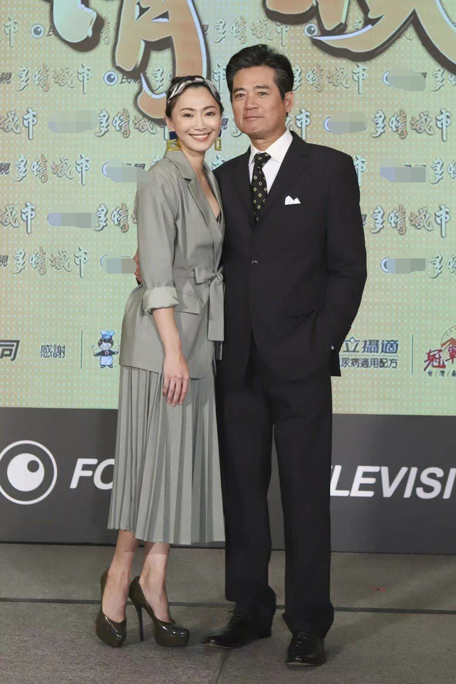 66岁老戏骨萧大陆被曝登记结婚，侯怡君身高（相差23岁被指“父女恋”）