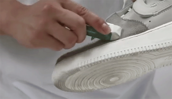 白鞋网面脏了如何清理，网面白色运动鞋清洗小技巧（一块橡皮擦）