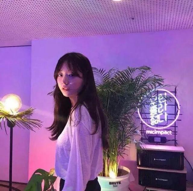 紫色系女生头像，紫色系女生头像动漫微信（我该用什么去纪念你在我的青春里闪耀过）