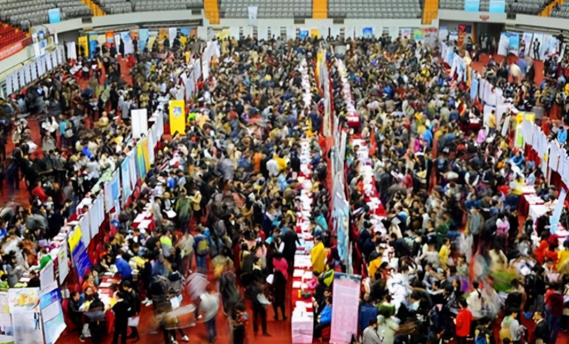 私立学校教师工资（年薪6万公办学校教师）