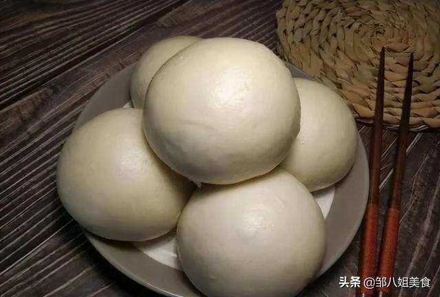 蒸馒头怎样才能又白又光滑又大 馒头的营养成分是怎样的，蒸馒头怎样才能又白又光滑又大（蒸馒头别只加酵母和白糖）