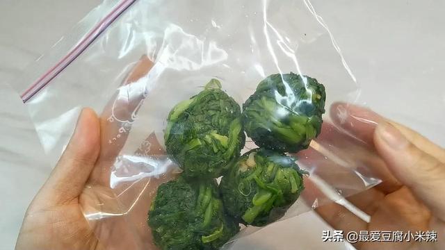 荠菜怎么保存，荠菜哪三种人不能吃（荠菜太多吃不完）