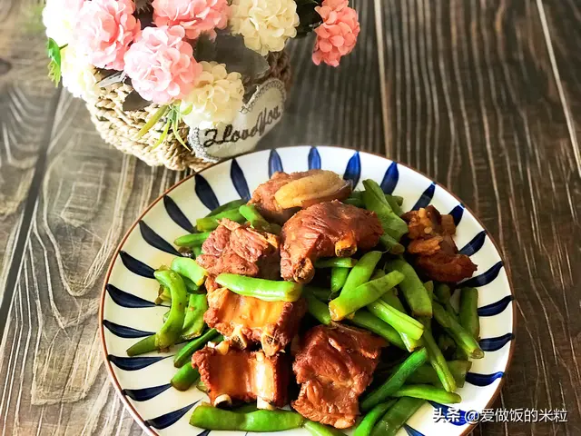 毛豆角怎么煮好吃又是绿色的，毛豆怎样煮才能又绿又好吃（豆角颜色翠绿不发黄）