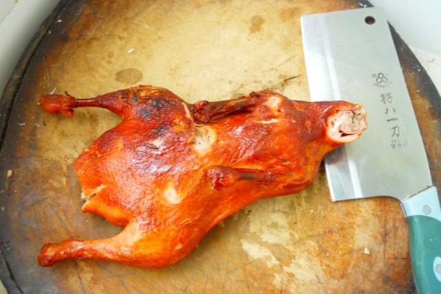 薄到透光烤鸭卷饼的做法，十一小长假必吃的烤鸭卷饼