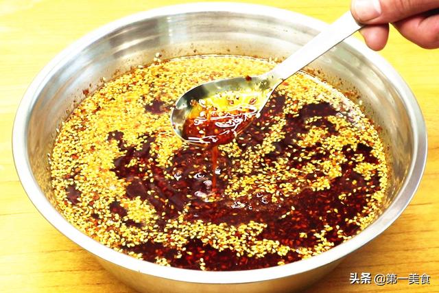炸辣椒油的小技巧，炸辣椒油的制作方法窍门（炸出来又香又辣还不糊）