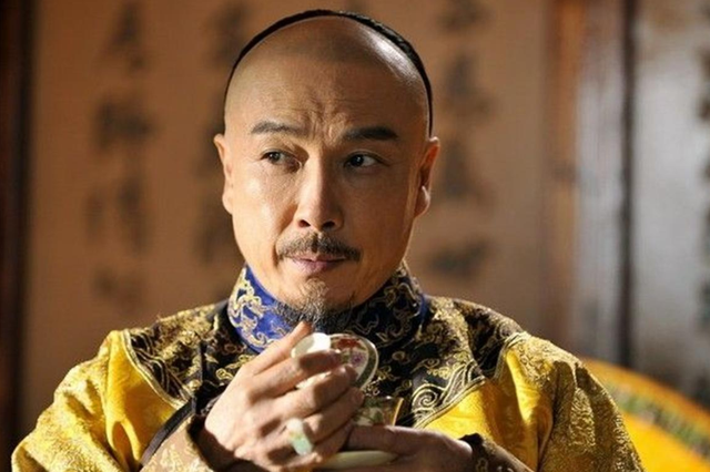 乾隆有17个儿子，为何要把皇位传给嘉庆？学者：实属无奈之举