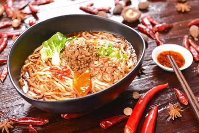 担担面的由来，担担面的由来的视频（它叫做成都“担担面”）