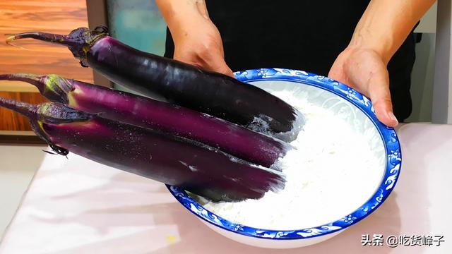 茄子馅饺子的做法，茄子水饺的做法（比肉饺子还香还好吃）