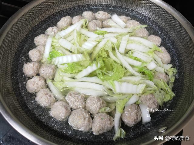 白菜丸子汤怎么做，给孩子煮一锅白菜肉丸汤