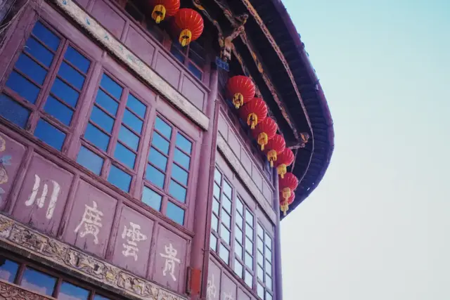 昆明周边好玩的地方，昆明周边好玩的地方有哪些（来到四季如春的昆明）