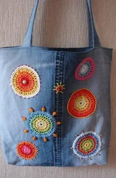 旧衣服改造妙招有哪些这样做简单又，旧衣服改造妙招有哪些这样做简单又漂亮（家里的旧衣物别扔）