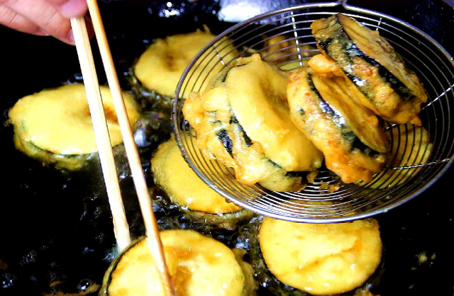 炸茄盒面糊怎么调，炸茄盒的面糊怎么调酥脆（挂糊的关键是3样）