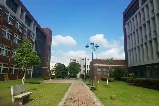 湖南有色金属职业技术学院官网，2021级湖南有色金属职业技术学院新生开学时间和入学指南及入学军训考试（湖南有色金属职业技术学院2020年单独招生指南）