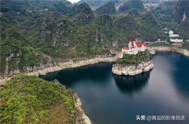 遗世而独立是形容什么，遗世而独立是形容什么动物（中国版“霍格沃茨”矗立山环水绕间）