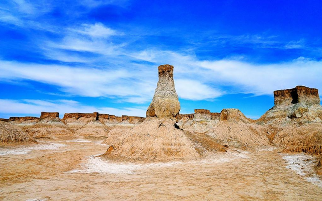 离离原上草全诗，白居易“离离原上草”一诗