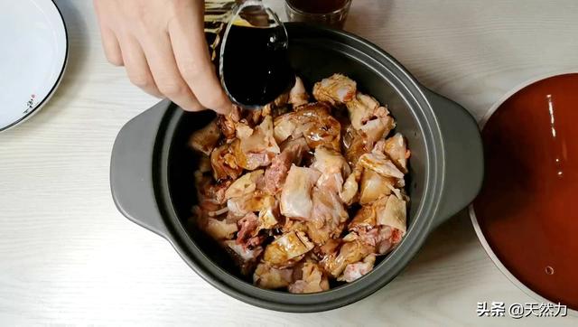 三杯鸡是哪三杯，广式三杯鸡的制作方法（教你做正宗的三杯鸡）