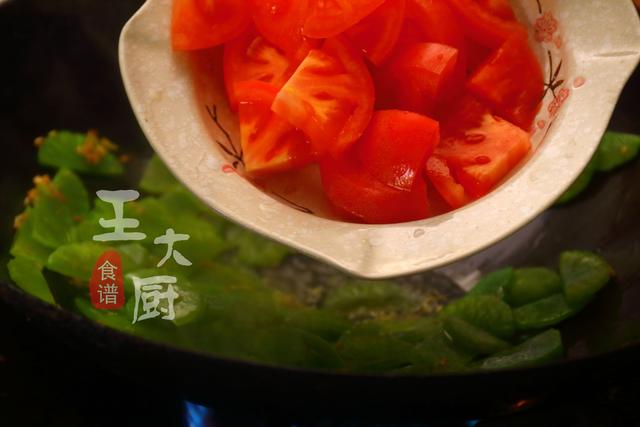 莴笋炒西红柿鸡蛋的家常做法，莴笋番茄炒蛋（适合春季吃的营养餐——番茄炒莴笋）