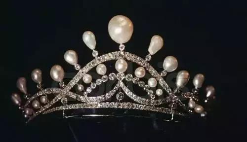 范冰冰的钻戒是多少克拉的,郭碧婷5克拉钻戒是碎钻 范冰冰的钻戒是多少克拉的,郭碧婷5克拉钻戒是碎钻