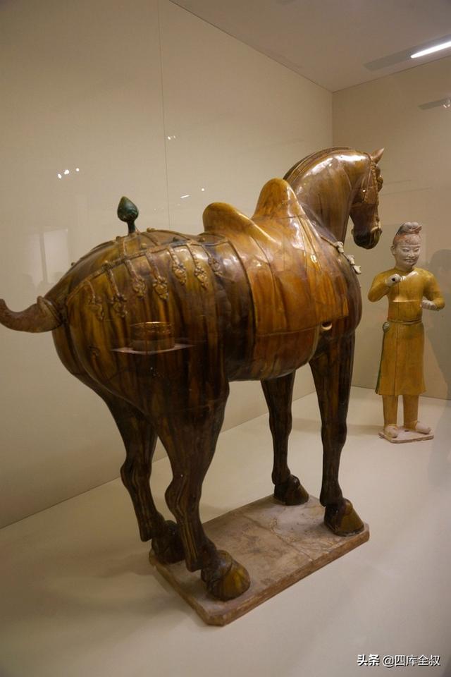 唐三彩是哪三彩，唐三彩有什么（西安、洛阳两地出土的唐三彩）