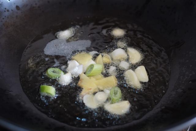 正宗馋嘴鱼的做法，正宗馋嘴鱼的做法和配料（胶东人最爱的红烧鱼做法）