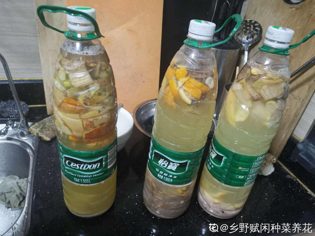 淘米水浇花好不好，淘米水浇花坏处（能浇花还能洗碗）