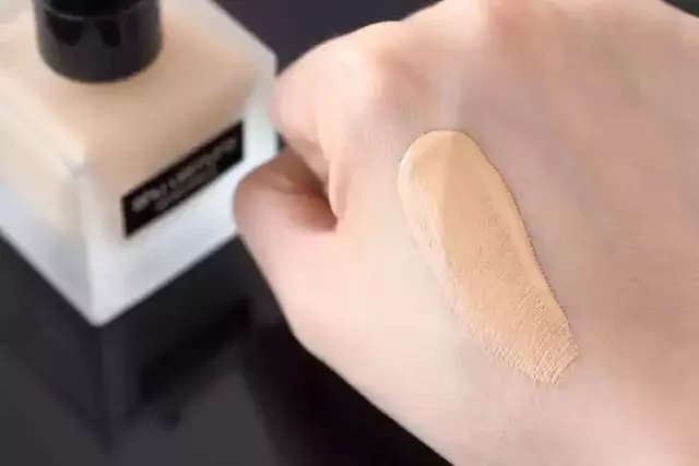 粉底液rmk是什么牌子，RMK粉底液色号（推荐10款适合春夏季的日系粉底液）