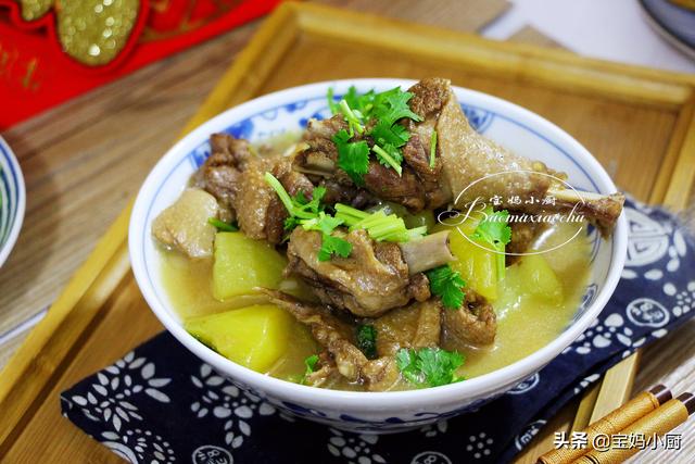 鹅肉怎么炖汤好吃，鹅肉怎么炖汤才好吃（最爱70岁老爸的传统做法）