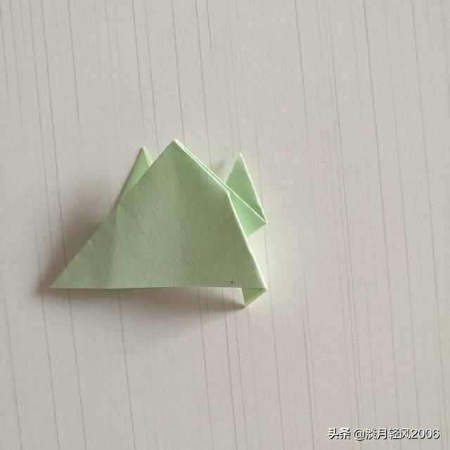 手工青蛙的折纸方法，教你手工折纸青蛙的几种方法（折纸小青蛙教程）