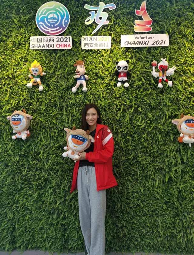 浓眉大眼的女人，什么样的女人最迷人（女子蹦床第一美女晒照）