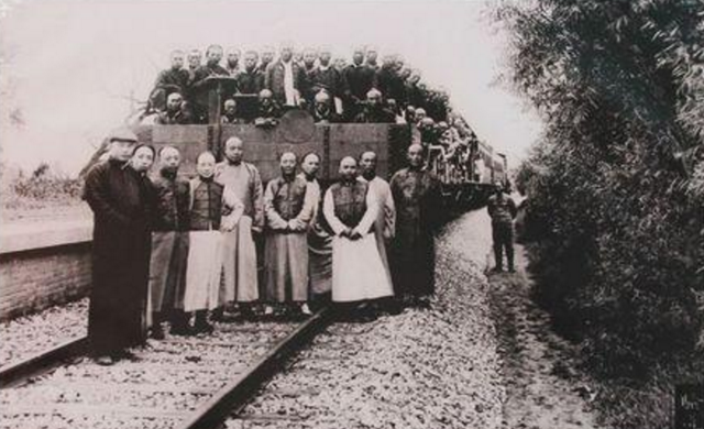 京张铁路是人字形还是之字形，京张铁路是人字形还是之字形图（詹天佑设计修“人字形”铁路耗资693万）