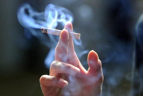 染发剂弄到指甲上怎么洗掉，手上搞到染发剂怎么办（看完这篇，纤纤玉手不是梦）