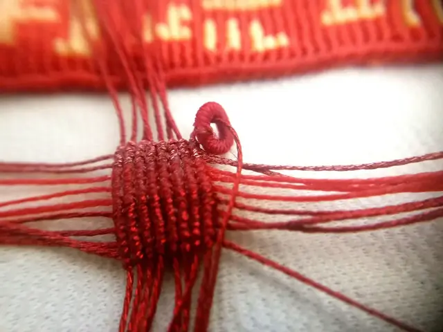 手工粽子怎么做简单又漂亮，手工五彩粽子制作方法（精致小巧的4角粽子）