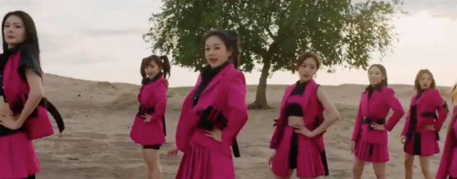 是谁在唱歌温暖了寂寞是什么歌，网友：连凤凰传奇都开跑车