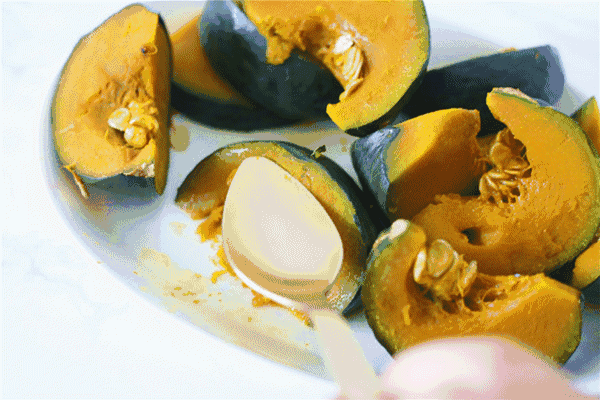 板栗南瓜怎么做好吃，好吃又简单的板栗南瓜（连挑食的小孩都无法拒绝）