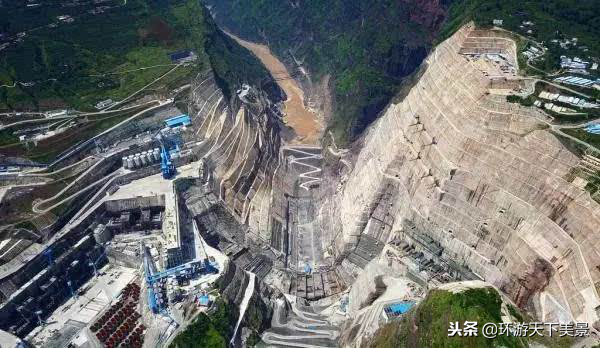 白鹤滩水电站和三峡水电站哪个大，白鹤滩水电站在哪个省（规模比“三峡”还大的超级水电站）