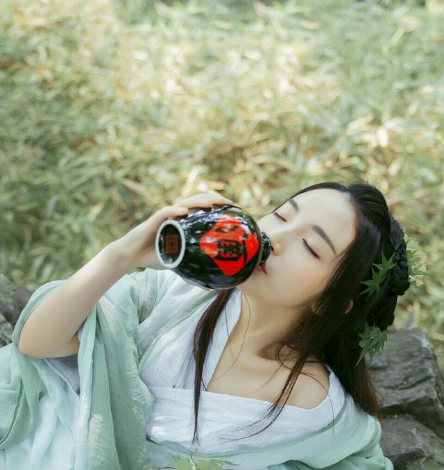 下一句是什么，五岳归来不看山下一句是什么（“今朝有酒今朝醉”的下一句是什么）