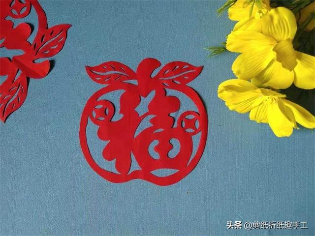 窗花福字怎么剪，过年窗花福字怎么剪（剪纸教程：过年剪个平安福）