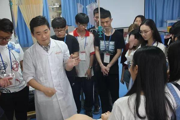 广州经济技术专修学院，广州远东外语外贸专修学院怎么样（广东这些学校要升本科了）