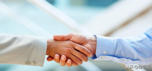 奔驰s与迈巴赫s有什么区别，奔驰迈巴赫和s的区别（两年贬值60万的迈巴赫S400）