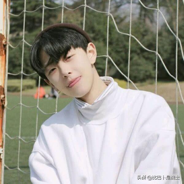 跟男生聊天聊什么话题好，与男生聊天聊什么话题好（把“干嘛呢”换成这3句话）